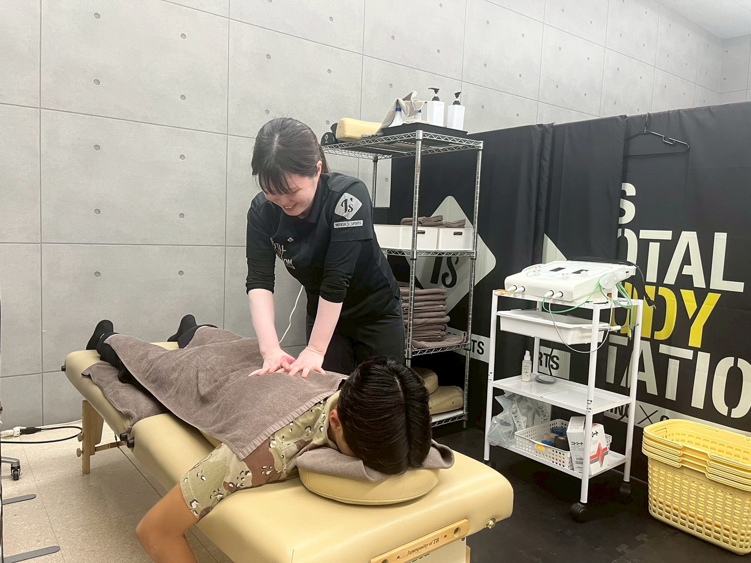 アイズトータルボディステーション 姪浜店で腰まわりの変化を実感されたお客様